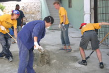 Travaux de reconstruction dans un hôpital de Port-au-Prince.