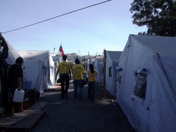 Camp de réfugiés dans la ville portuaire de Talcahuano, province de Concepción, avril 2010.